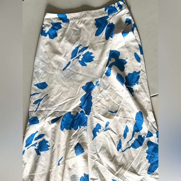 SHEIN Floral Blue and White Women's Skirt Size Small - Picture 4 of 14